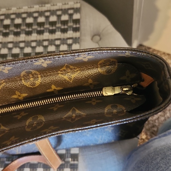 LV brown Luco Monogram tote - Picture 6 of 14